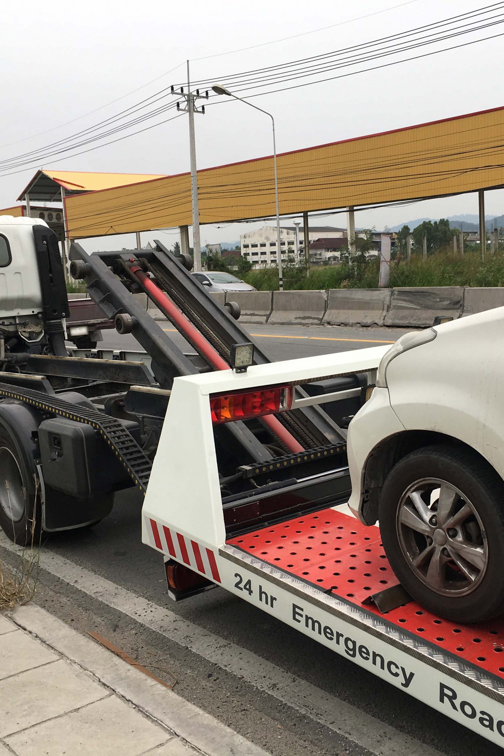 roadside-assistance-broken-car-tow-truck-roadside